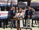 Loretta Sanchez in campanie pentru Senator de California